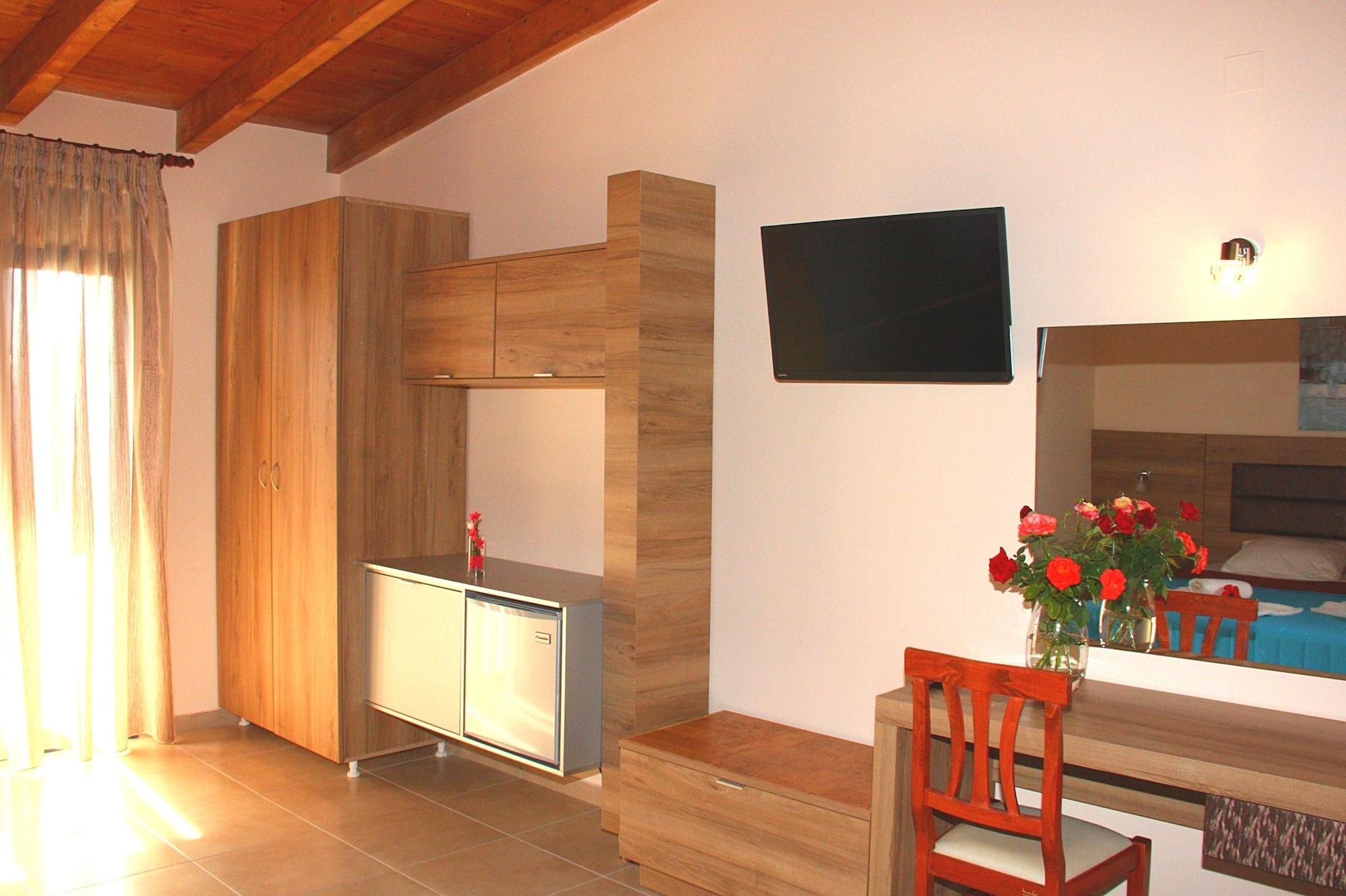Blue Aegean Hotel & Suites Gouves Bagian luar foto