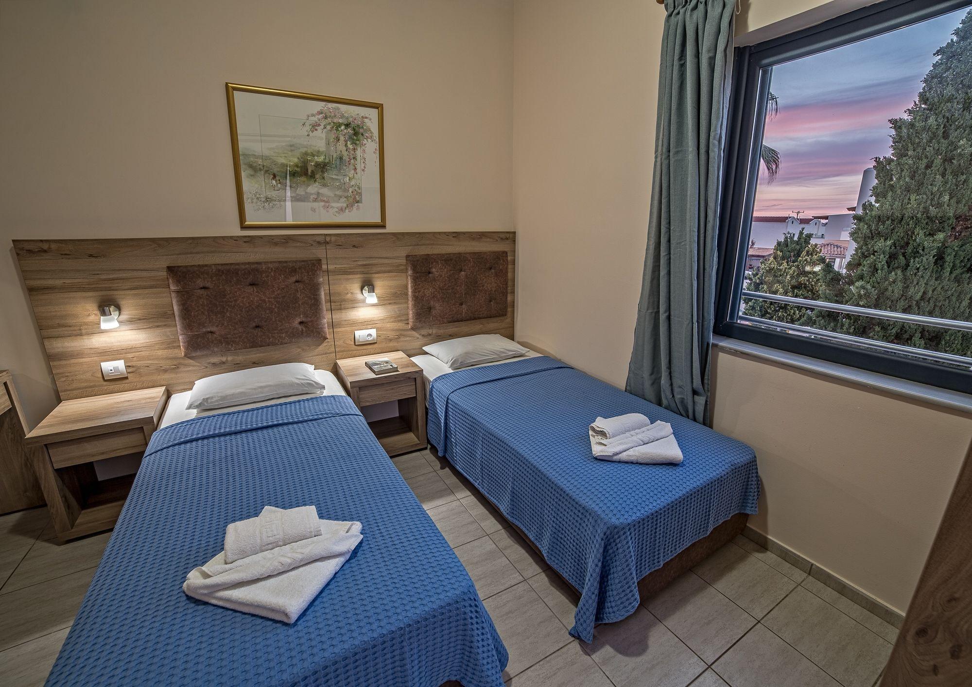 Blue Aegean Hotel & Suites Gouves Bagian luar foto