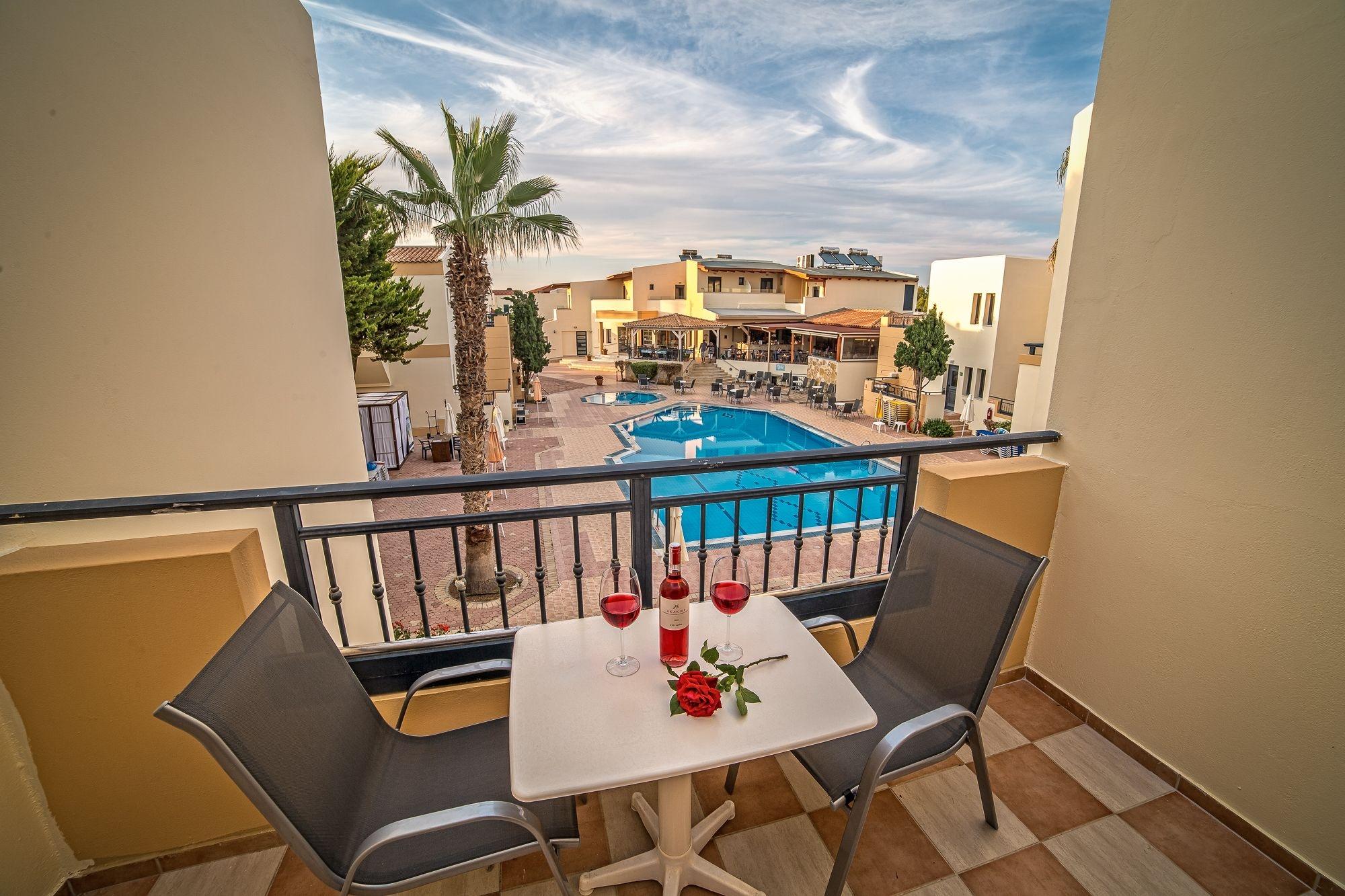 Blue Aegean Hotel & Suites Gouves Bagian luar foto